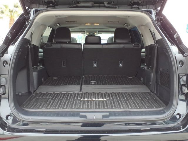 Used 2023 Toyota Highlander XLE FWD image 23