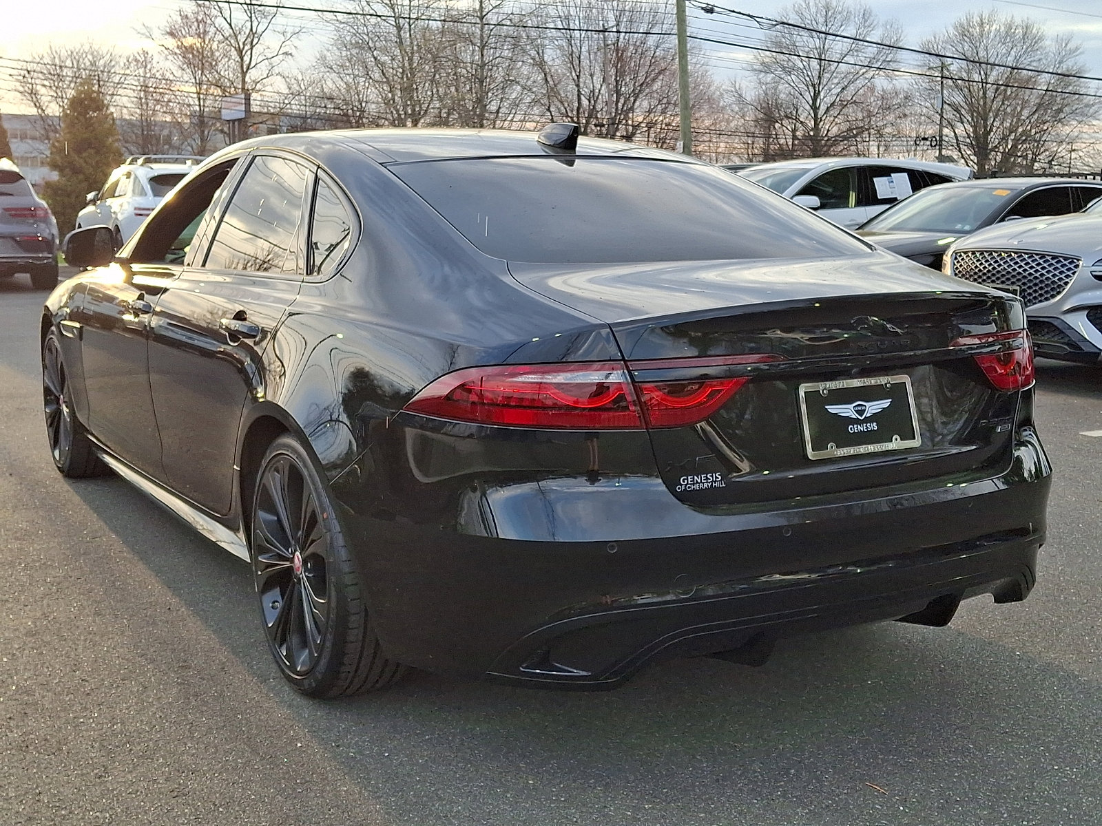 Used 2022 Jaguar XF R-Dynamic SE image 7