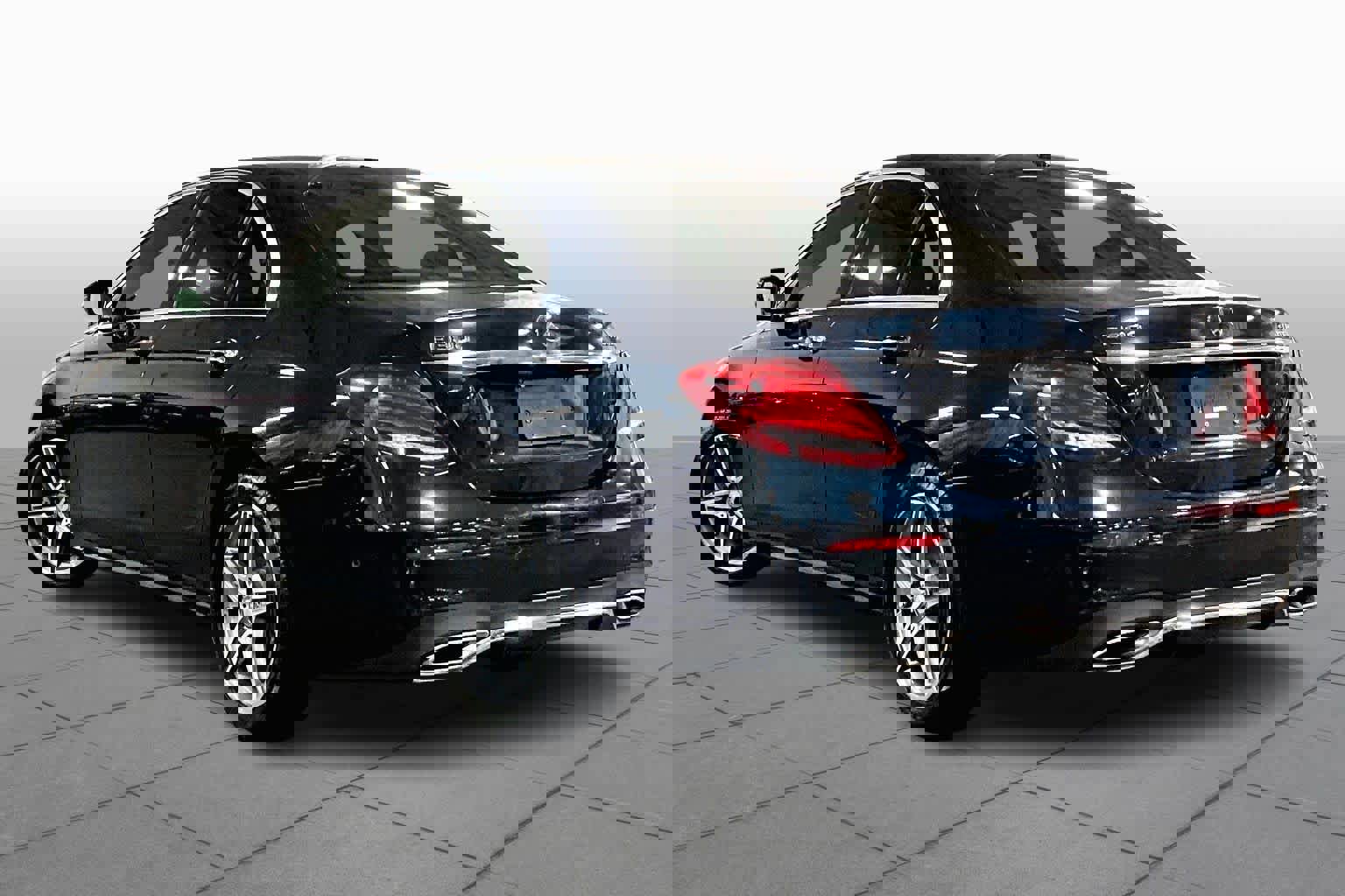 Used 2017 Mercedes-Benz E 300 4MATIC image 11