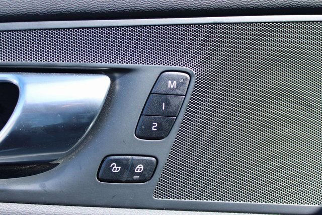 Used 2025 Volvo XC60 B5 Plus image 12