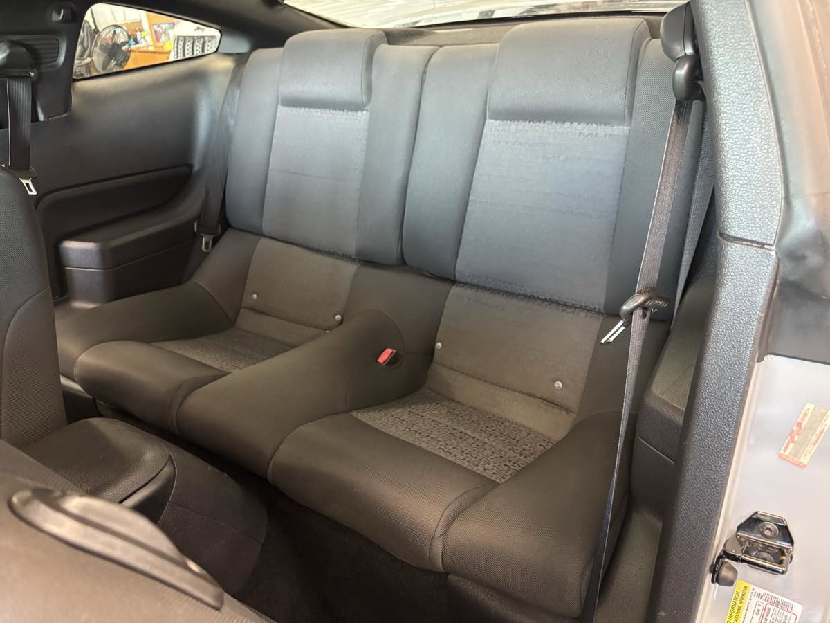 Used 2005 Ford Mustang Deluxe image 20
