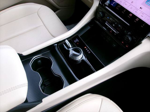 Certified 2025 Jeep Grand Cherokee Limited w/ Luxury Tech Group II AWD/4WD image 15