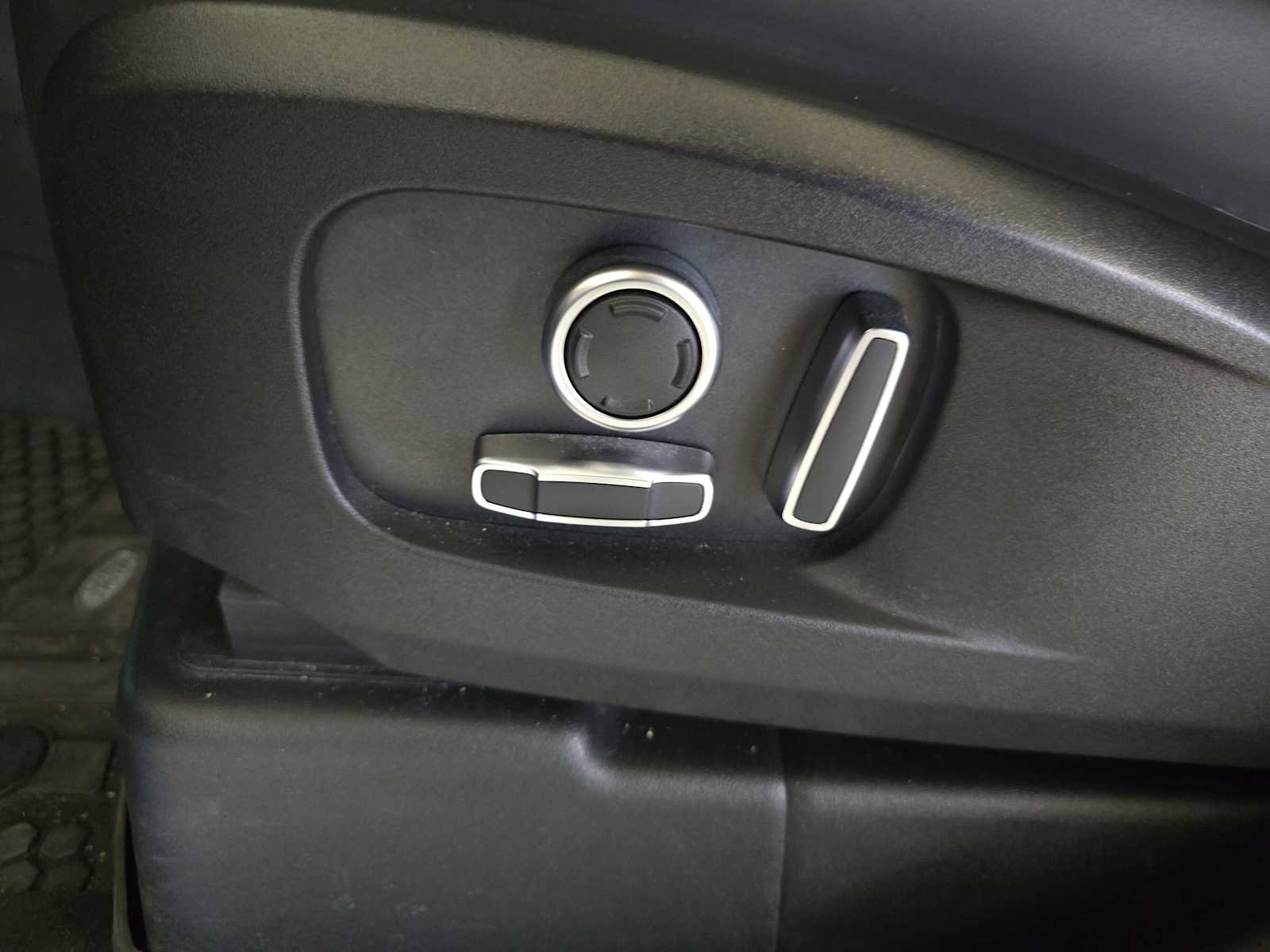 Certified 2024 Land Rover Defender 130 Outbound image 23