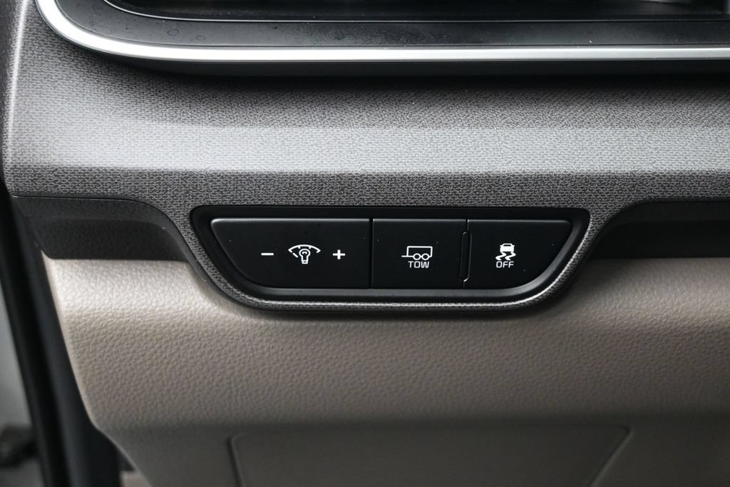 Used 2025 Kia Carnival EX FWD image 16