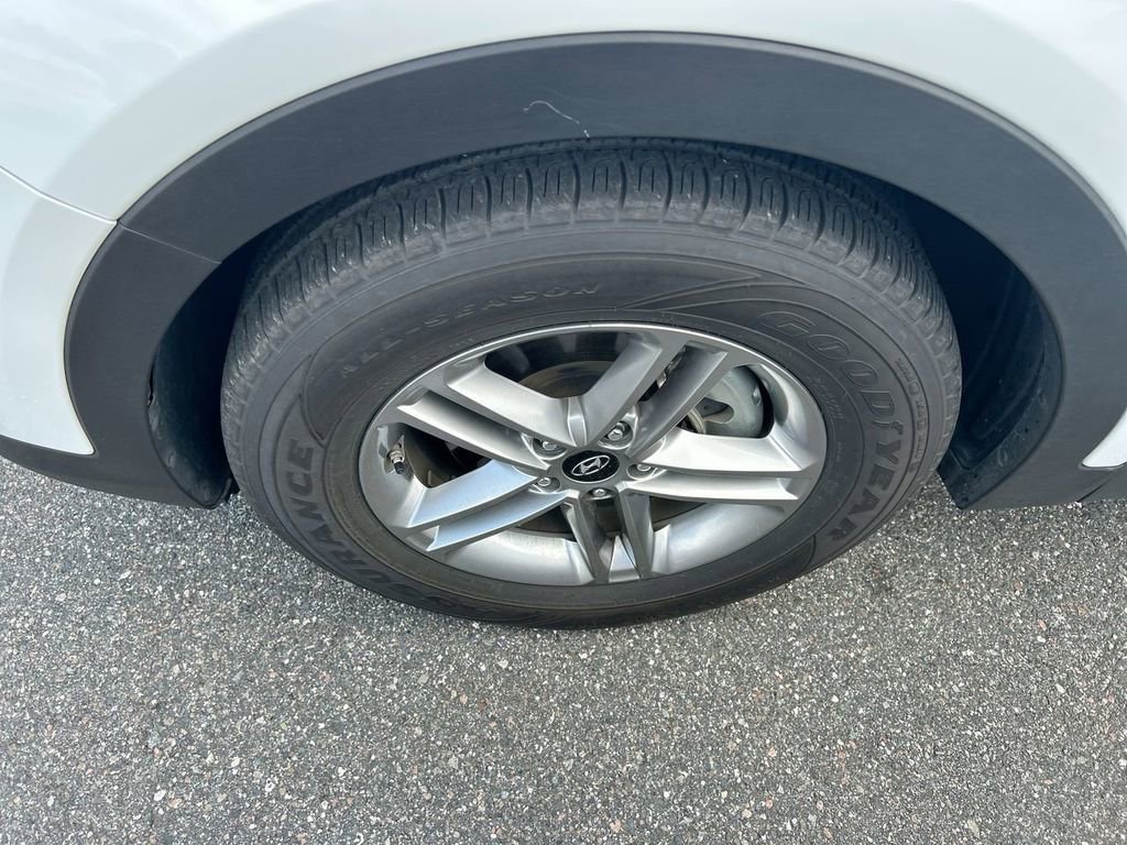 Used 2018 Hyundai Santa Fe Sport w/ 2.4L Value Package 02 FWD image 5
