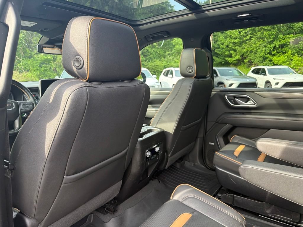 Used 2023 GMC Yukon XL AT4 w/ Technology Package AWD/4WD image 15