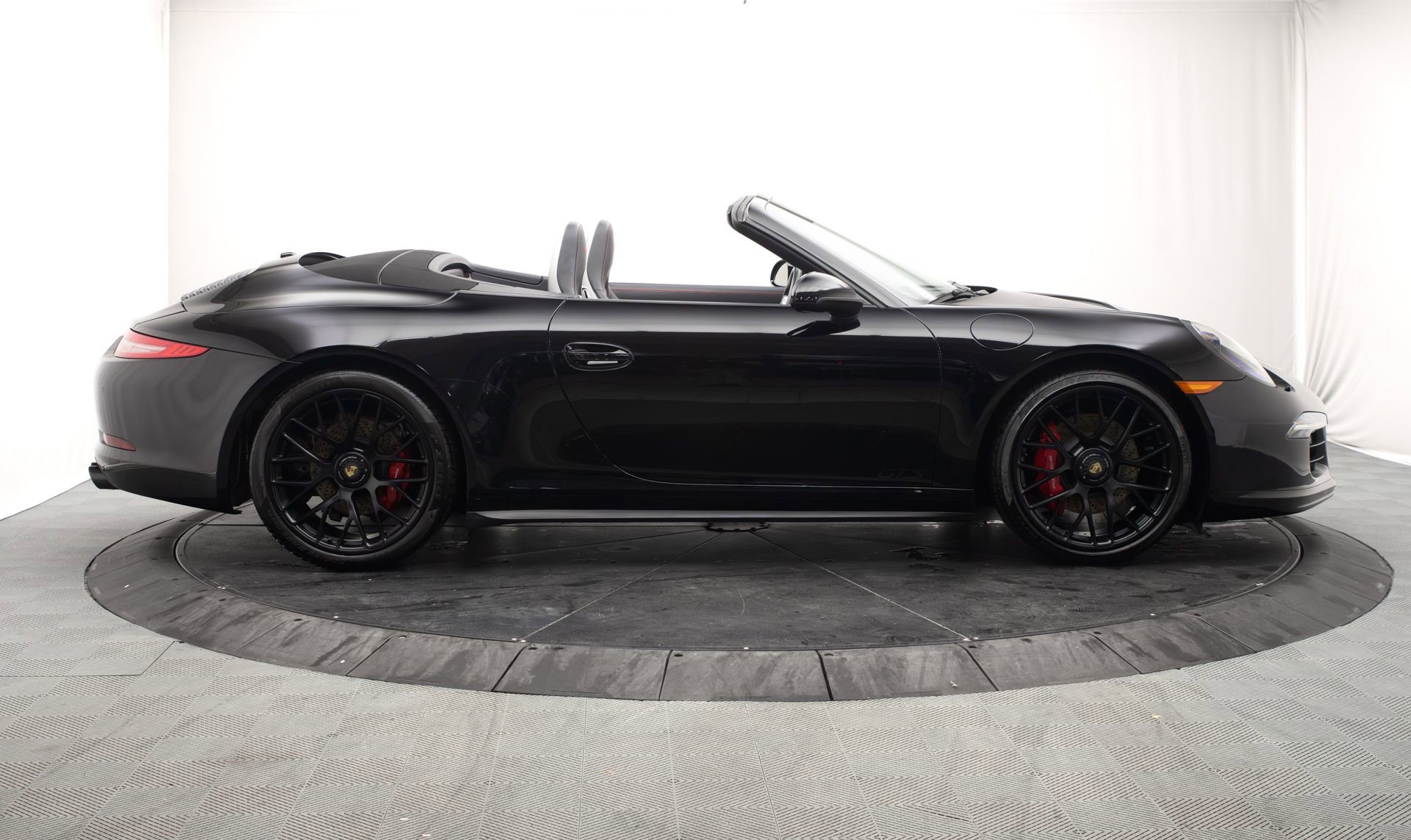 Used 2015 Porsche 911 Carrera 4 GTS image 2