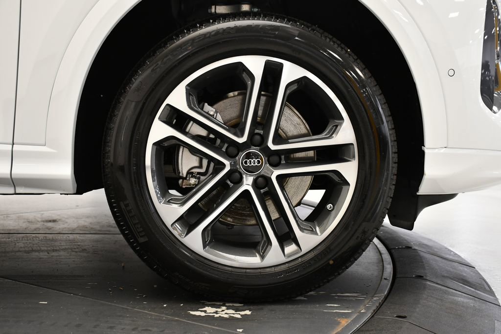 Used 2025 Audi Q5 Premium w/ Convenience Package image 16