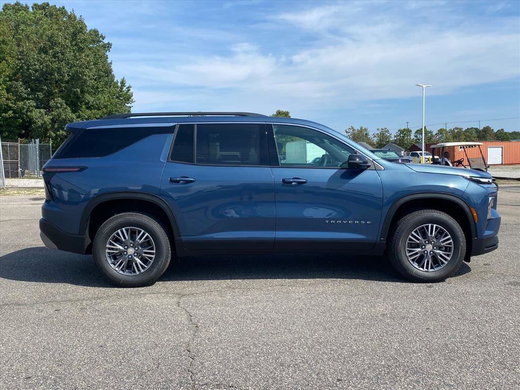 New 2026 Chevrolet Traverse LT w/ Driver Confidence Package image 2