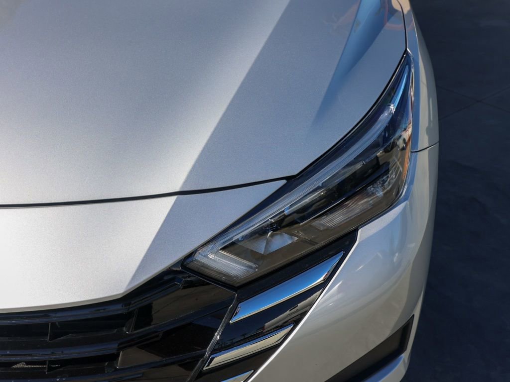 Used 2025 Nissan Versa S w/ Trunk Package image 10