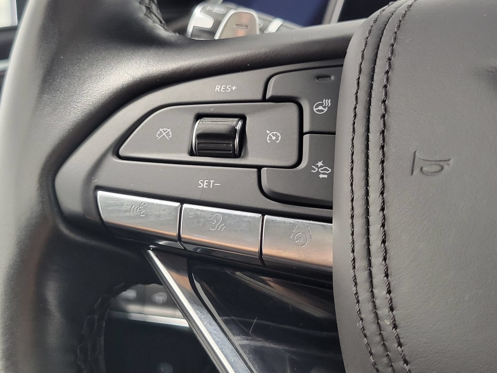 Used 2023 Cadillac Escalade V AWD/4WD image 17