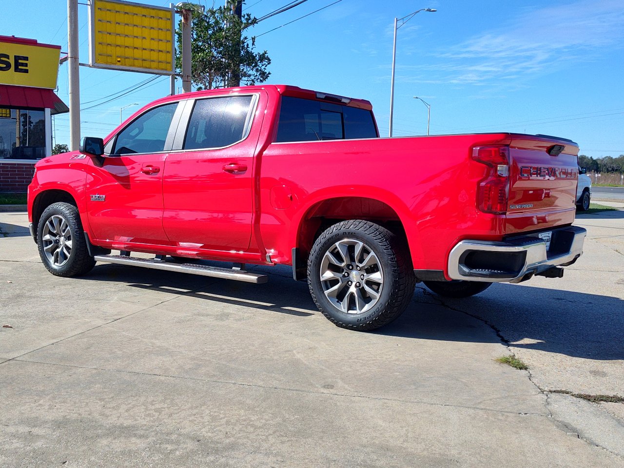 Used 2021 Chevrolet Silverado 1500 LT w/ Texas Edition Plus image 4