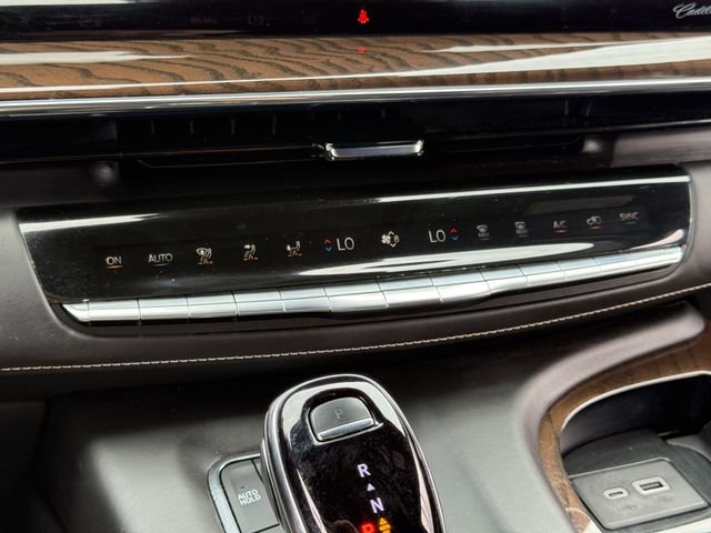 Used 2024 Cadillac Escalade Sport Platinum w/ LPO, ONYX Package image 18