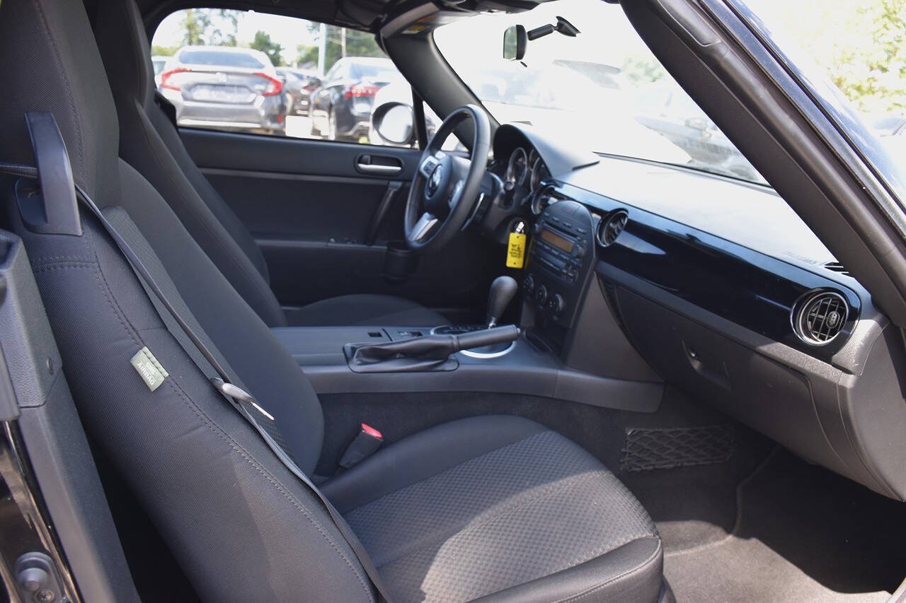 Used 2006 MAZDA MX-5 Miata Touring RWD image 11