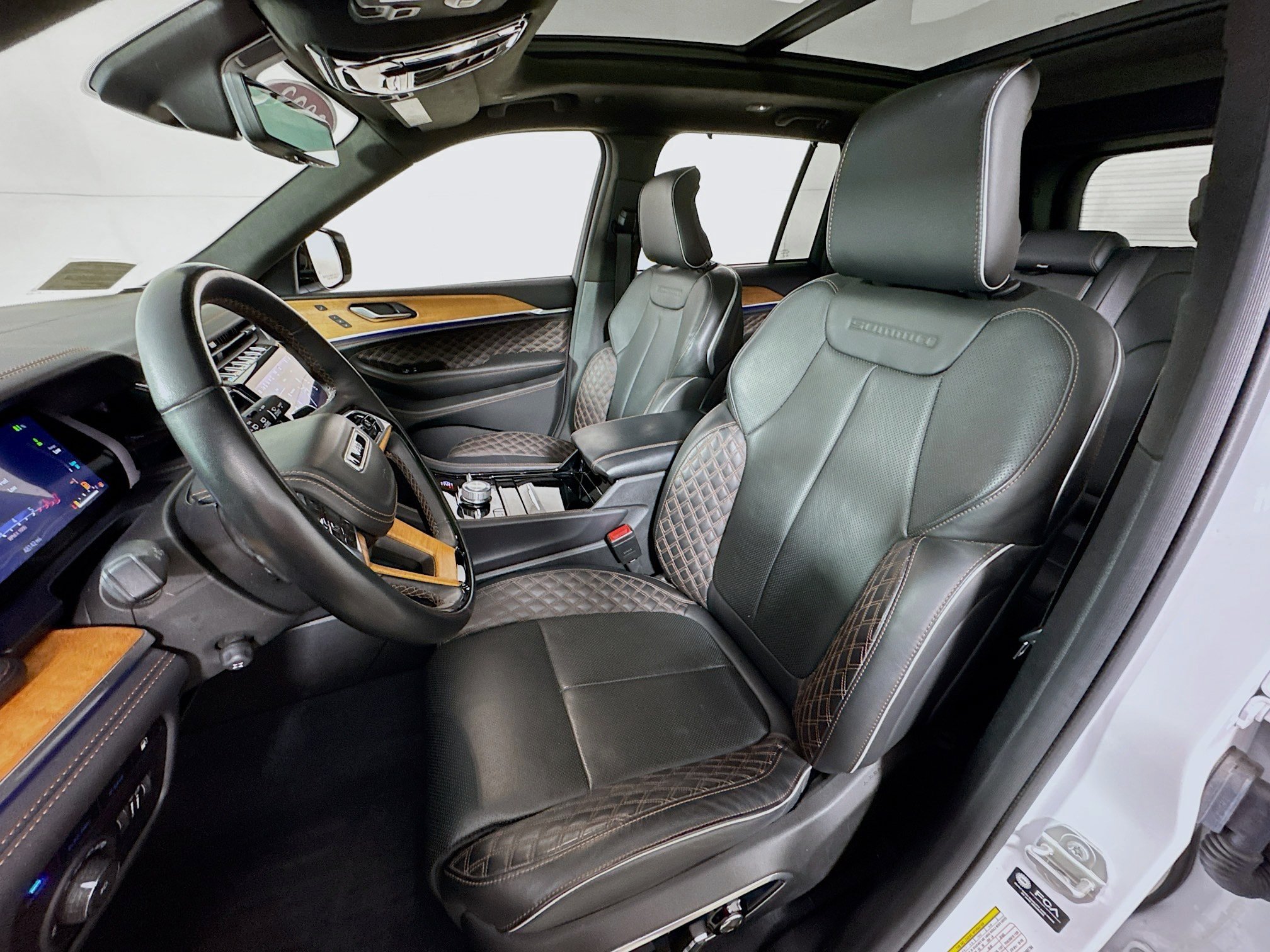 Used 2023 Jeep Grand Cherokee Summit AWD/4WD image 16