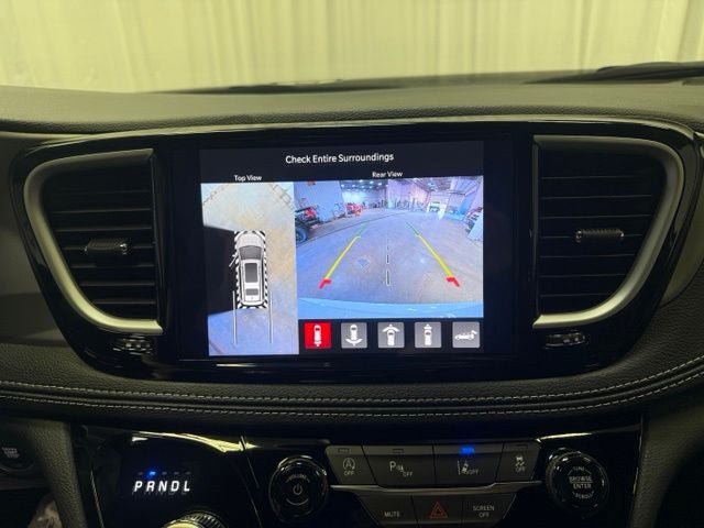 New 2027 Chrysler Pacifica Limited AWD/4WD image 19