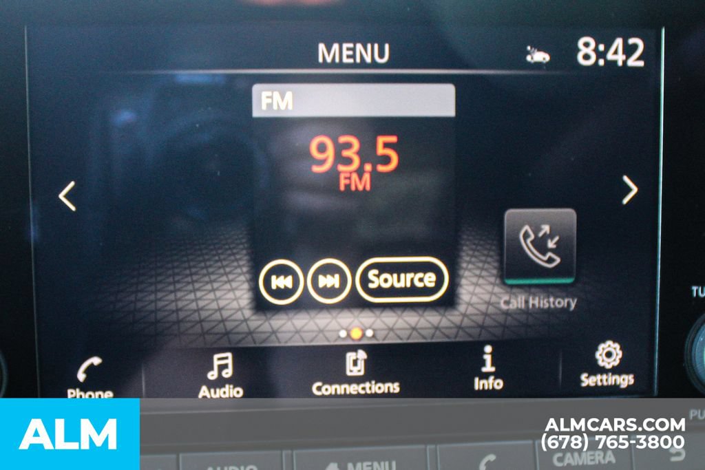 Used 2025 Nissan Rogue SV FWD image 32