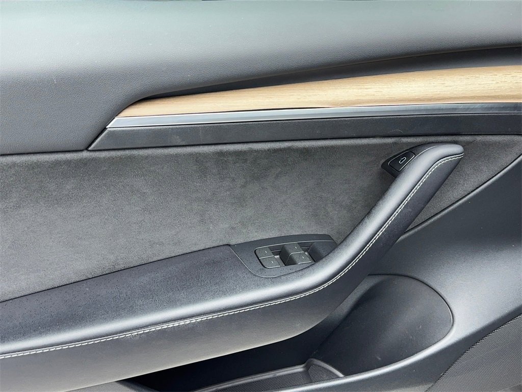 Used 2023 Tesla Model 3 Standard Range image 40