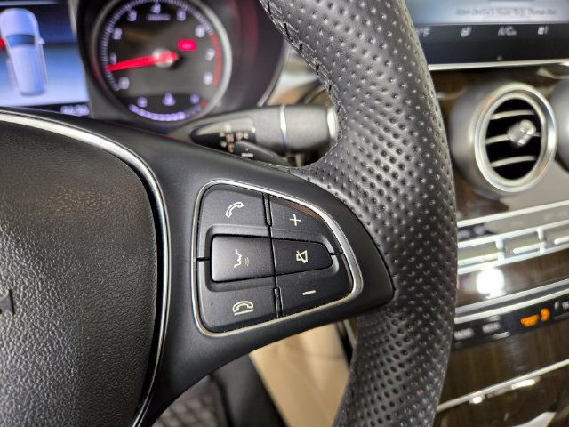 Used 2019 Mercedes-Benz GLC 300 4MATIC image 25