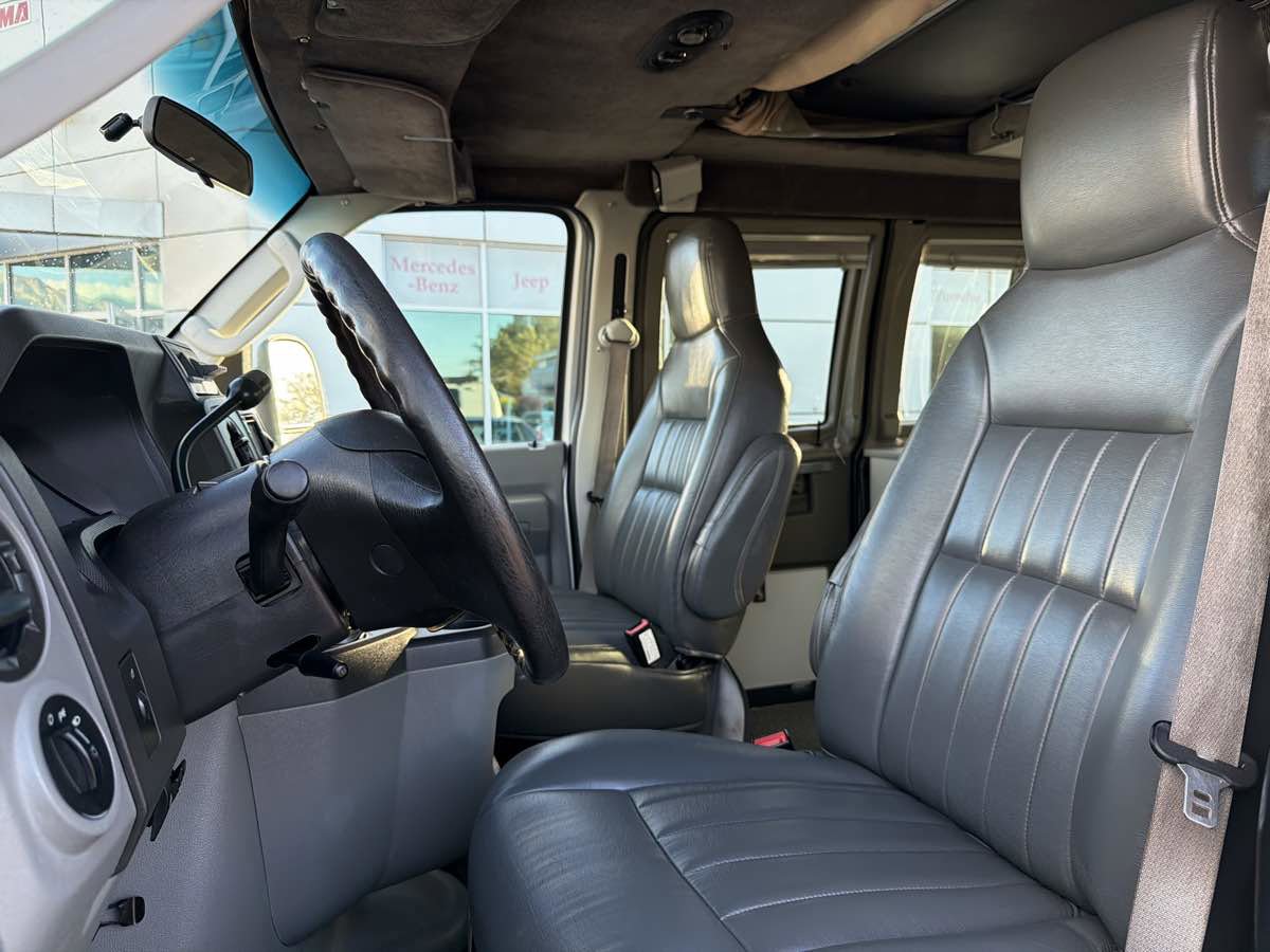 Used 2010 Ford E-350 and Econoline 350 Super Duty image 28