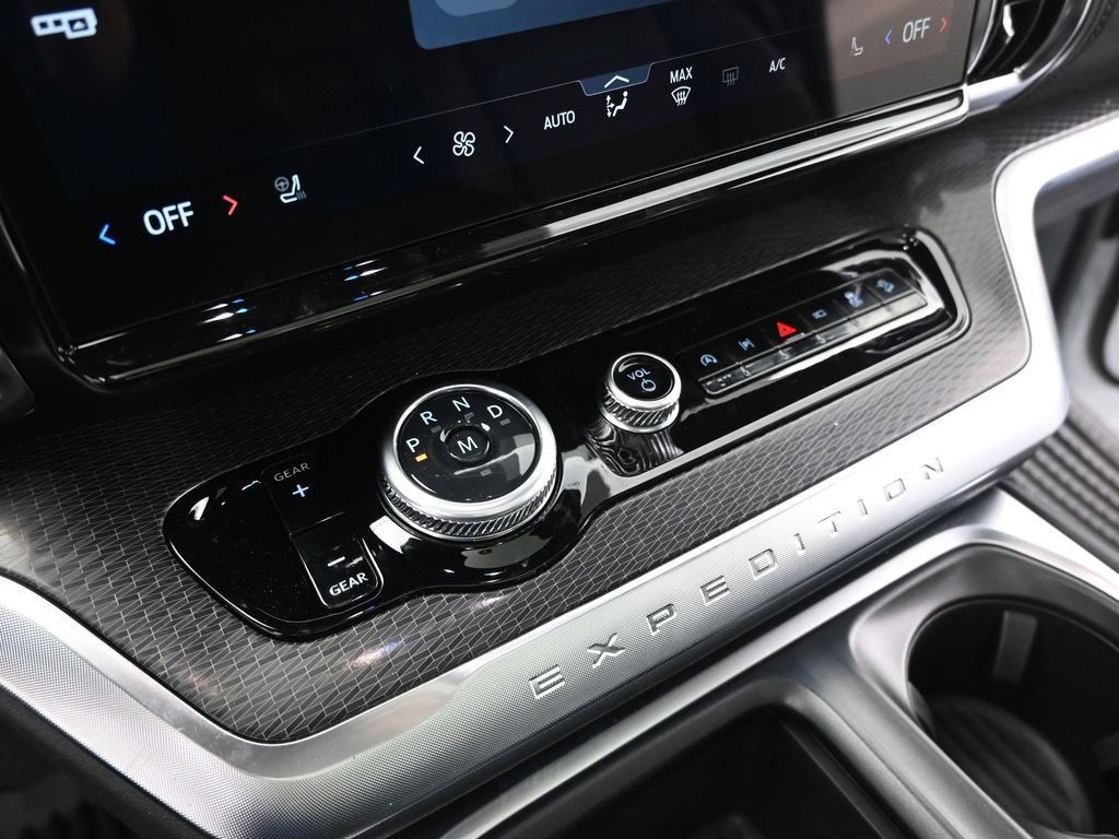 New 2026 Ford Expedition Max Platinum w/ Stealth Appearance Package AWD/4WD image 16