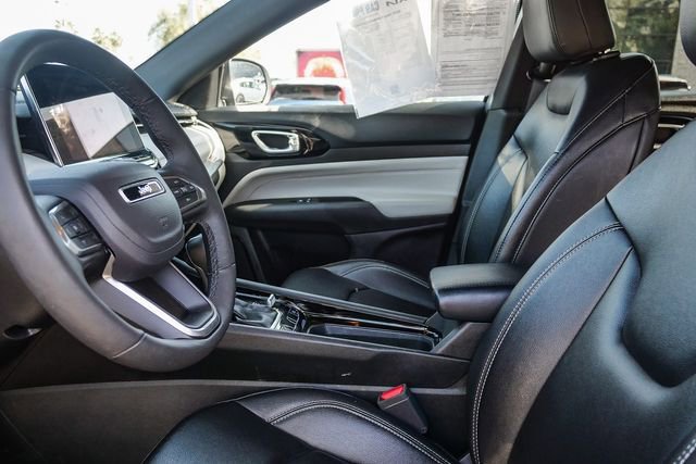 Used 2025 Jeep Compass Limited image 20