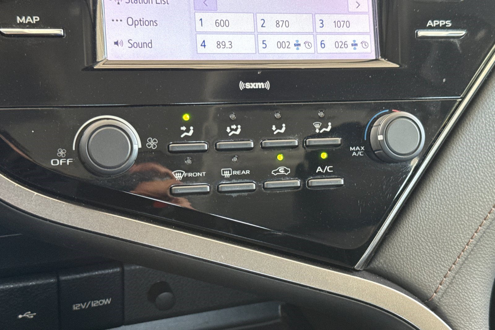 Used 2020 Toyota Camry LE FWD image 25