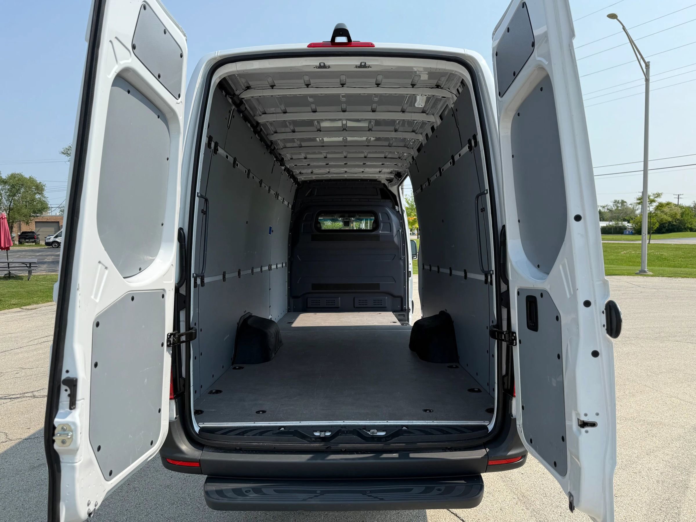 Used 2023 Mercedes-Benz Sprinter 3500 image 8