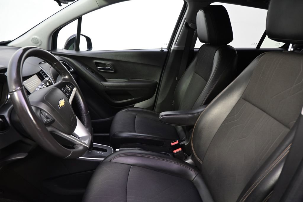 Used 2019 Chevrolet Trax LT w/ LT Convenience Package image 12