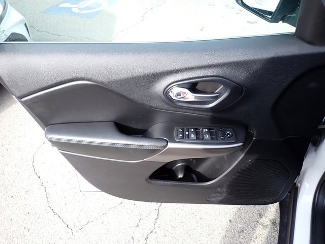 Used 2019 Jeep Cherokee Latitude Plus w/ Cold Weather Group image 21