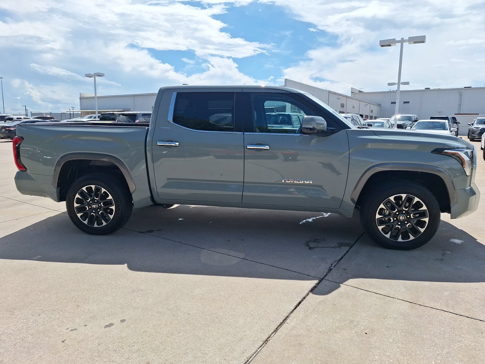 Used 2026 Toyota Tundra Limited AWD/4WD image 7