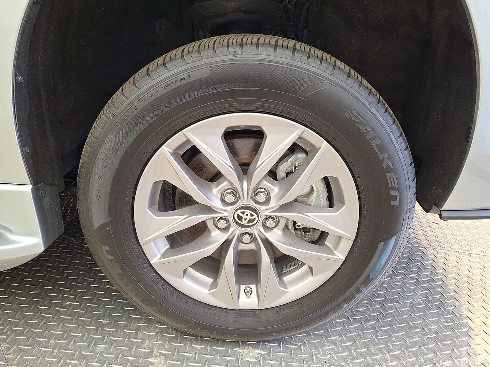 Used 2024 Toyota Sienna LE FWD image 29