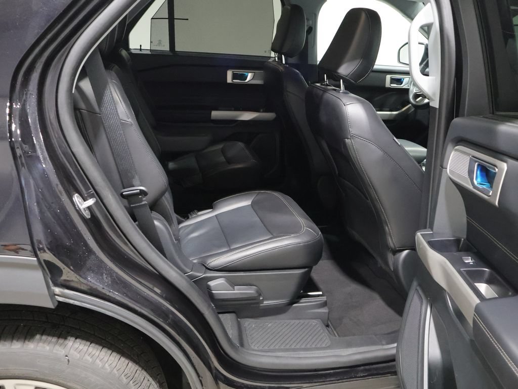 Used 2024 Ford Explorer Limited w/ Equipment Group 301A AWD/4WD image 19