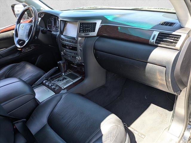 Used 2015 Lexus LX 570 4WD w/ Luxury Package image 18