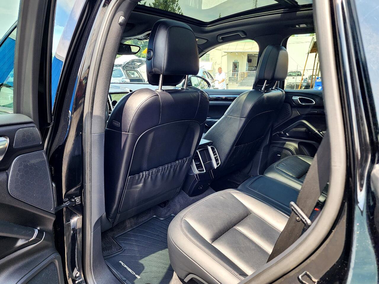 Used 2016 Porsche Cayenne S image 24