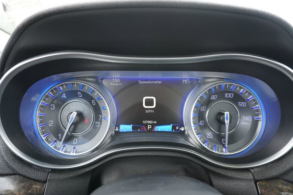Used 2016 Chrysler 300 C RWD image 11