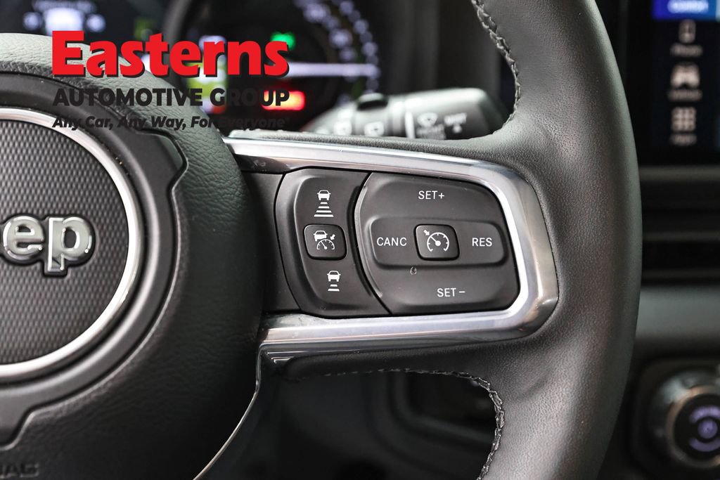 Used 2025 Jeep Wrangler Unlimited Sahara AWD/4WD image 16