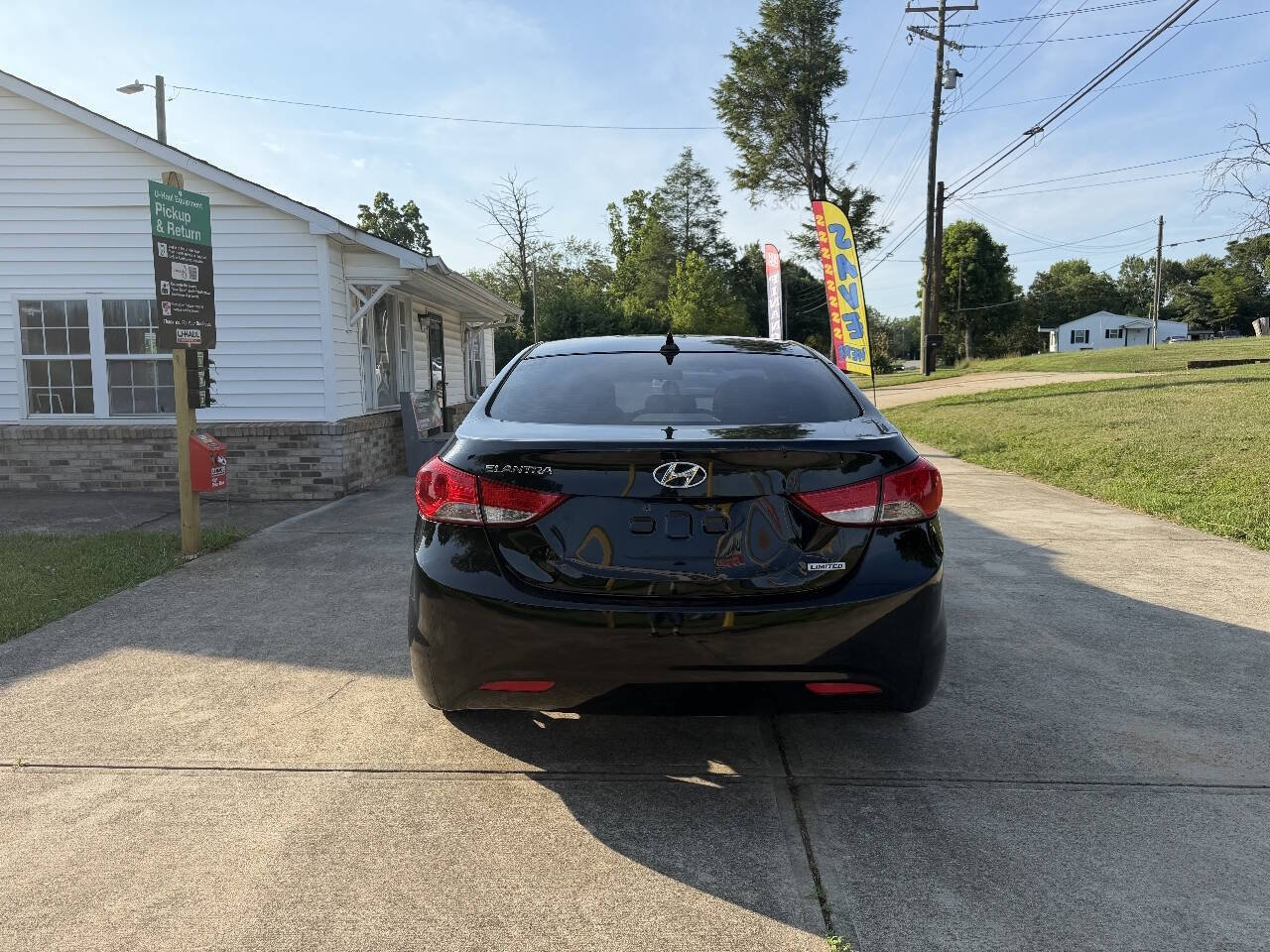 Used 2013 Hyundai Elantra Limited w/ Technology Pkg FWD image 6