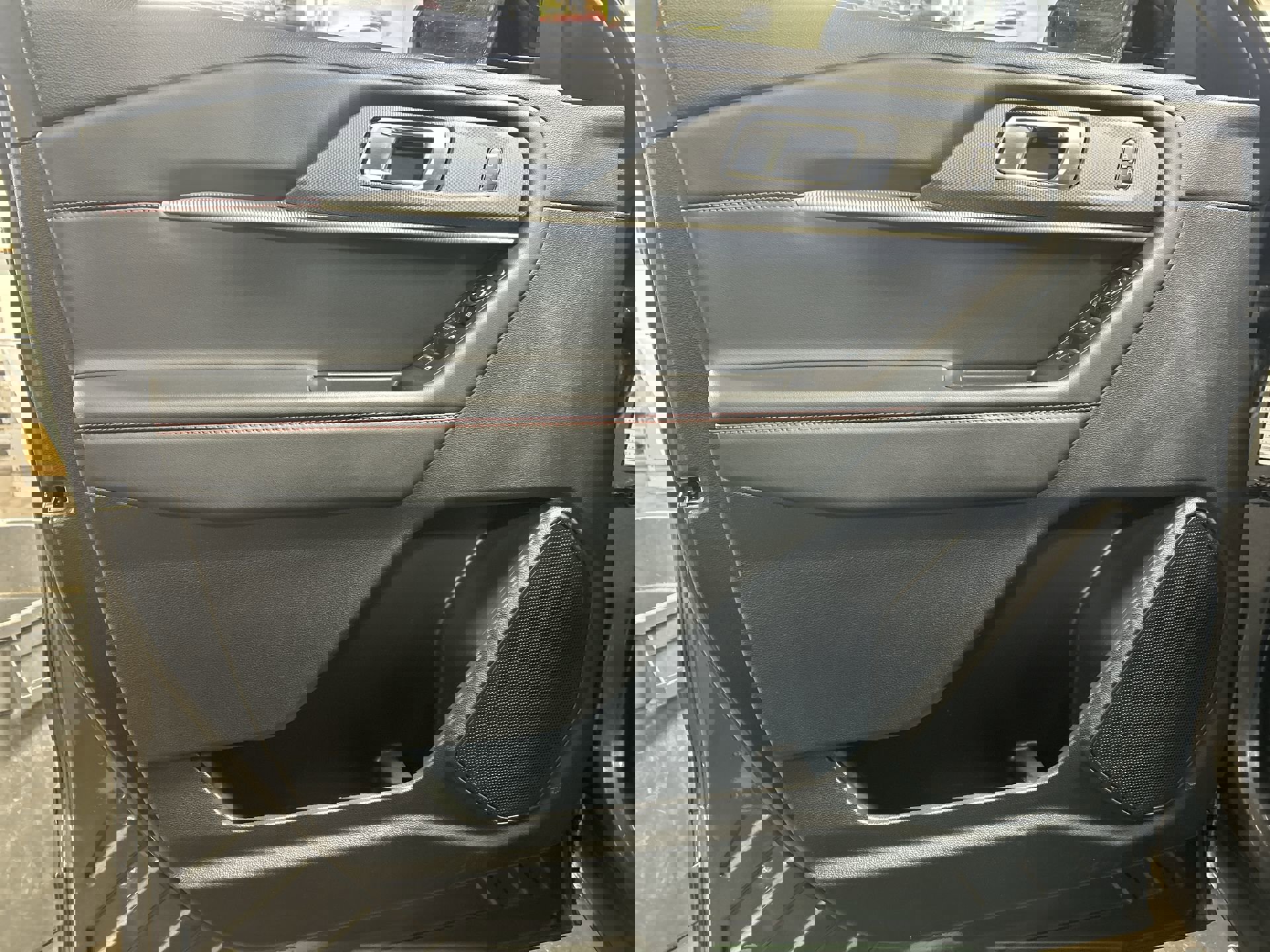 Used 2025 Ford Explorer ST-Line w/ ST-Line Street Pack image 24