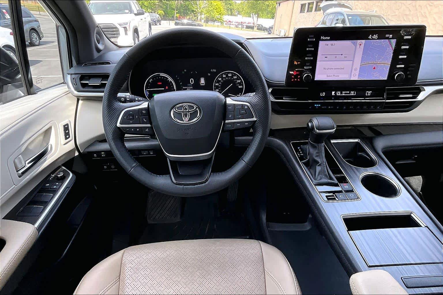 Certified 2024 Toyota Sienna Limited FWD image 6