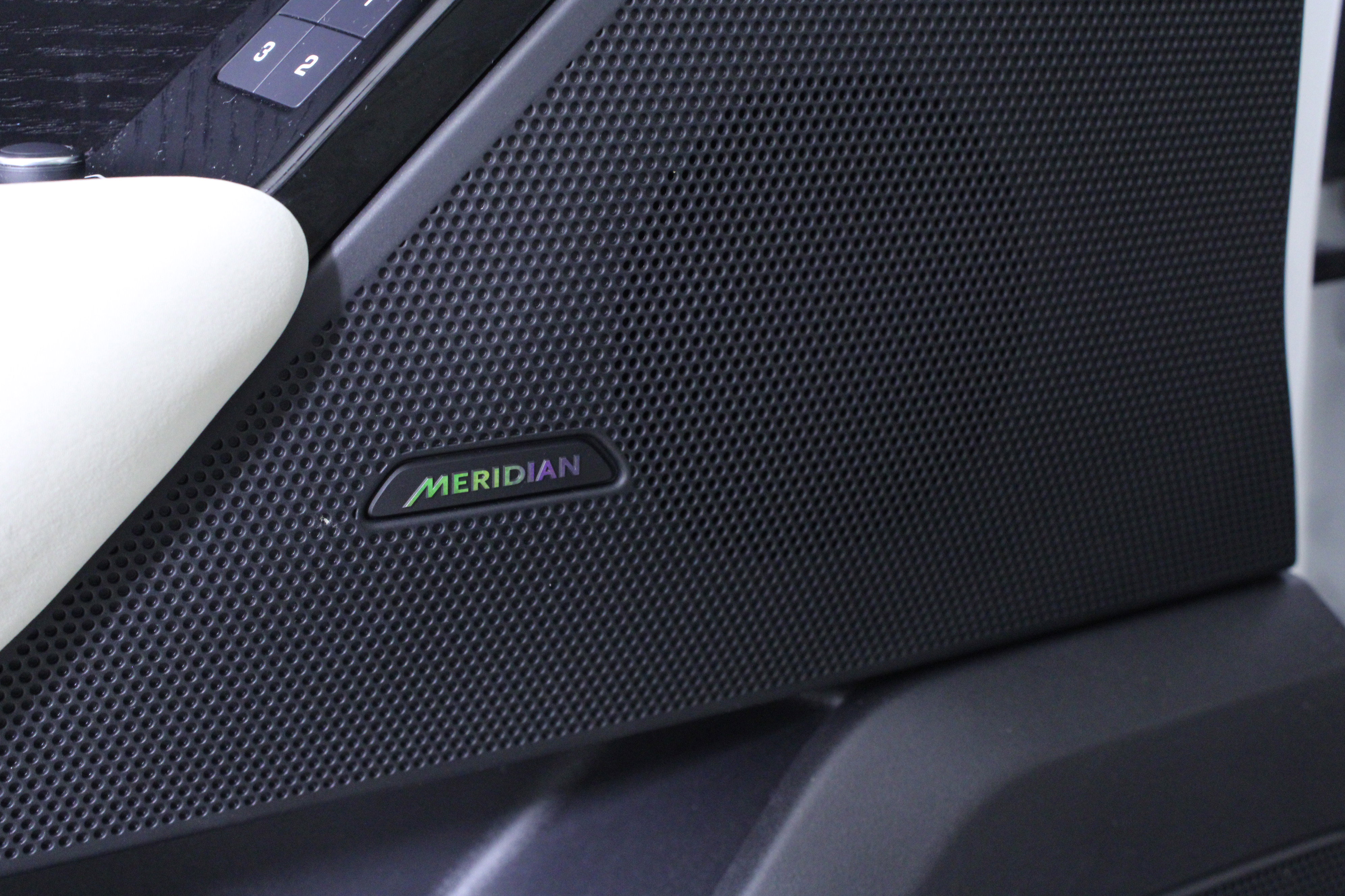 Used 2023 Land Rover Range Rover Velar R-Dynamic S image 20