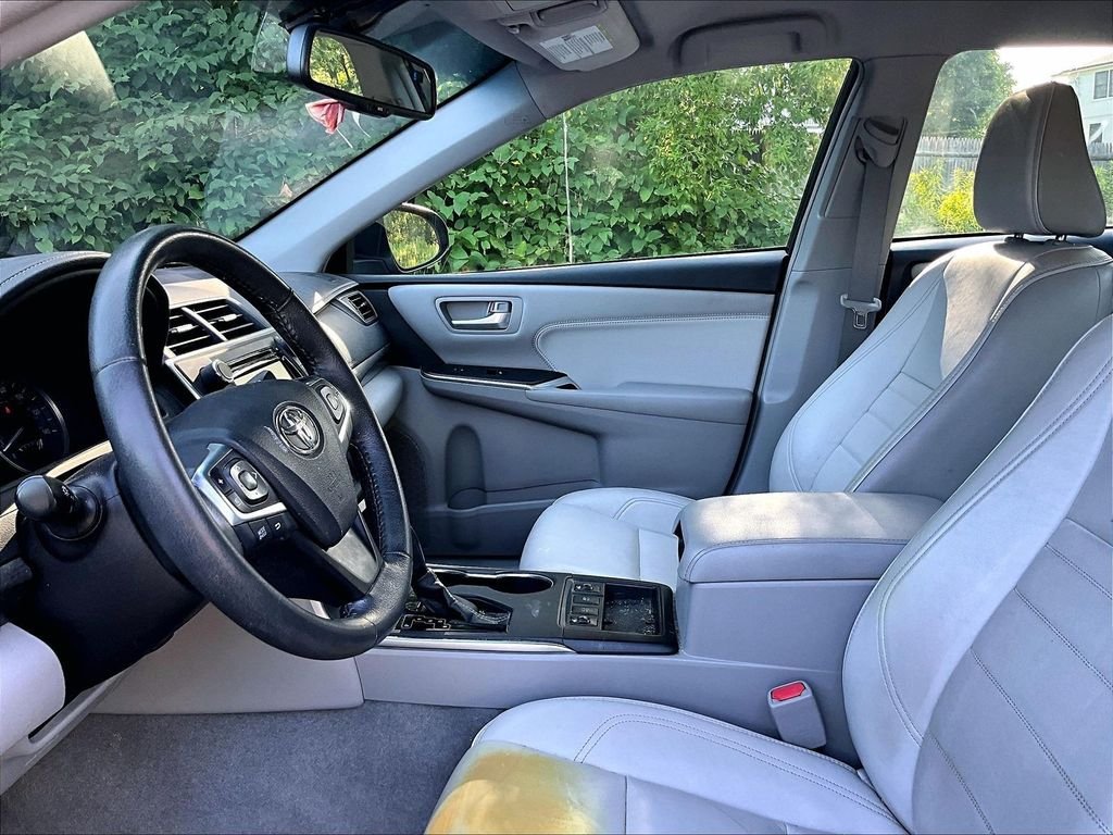 Used 2017 Toyota Camry XLE FWD image 4