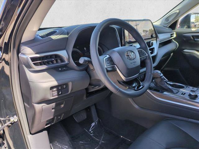 Certified 2026 Toyota Highlander Platinum AWD/4WD image 10