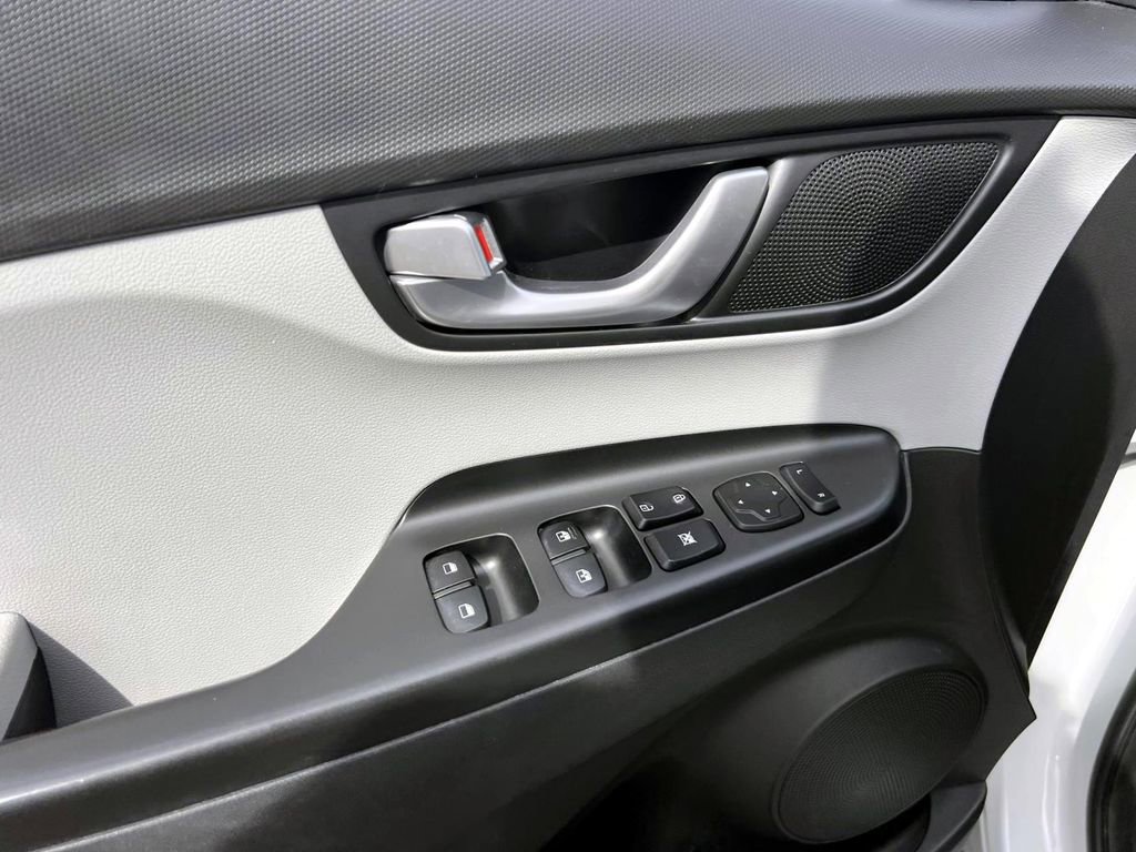 Certified 2023 Hyundai Kona SE w/ Cargo Package image 17