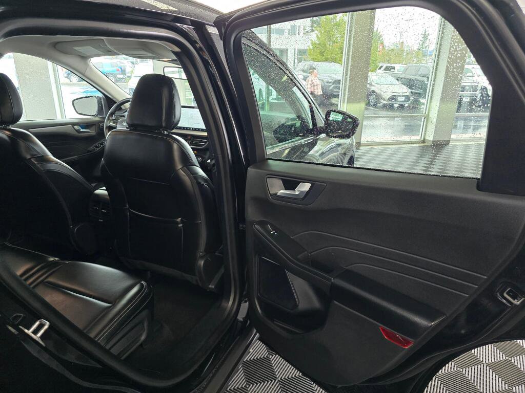 Used 2024 Ford Escape Platinum AWD/4WD image 36