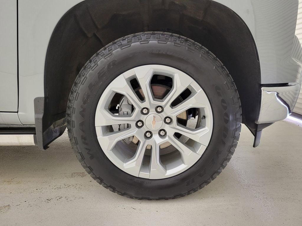 Used 2025 Chevrolet Silverado 1500 LTZ AWD/4WD image 30