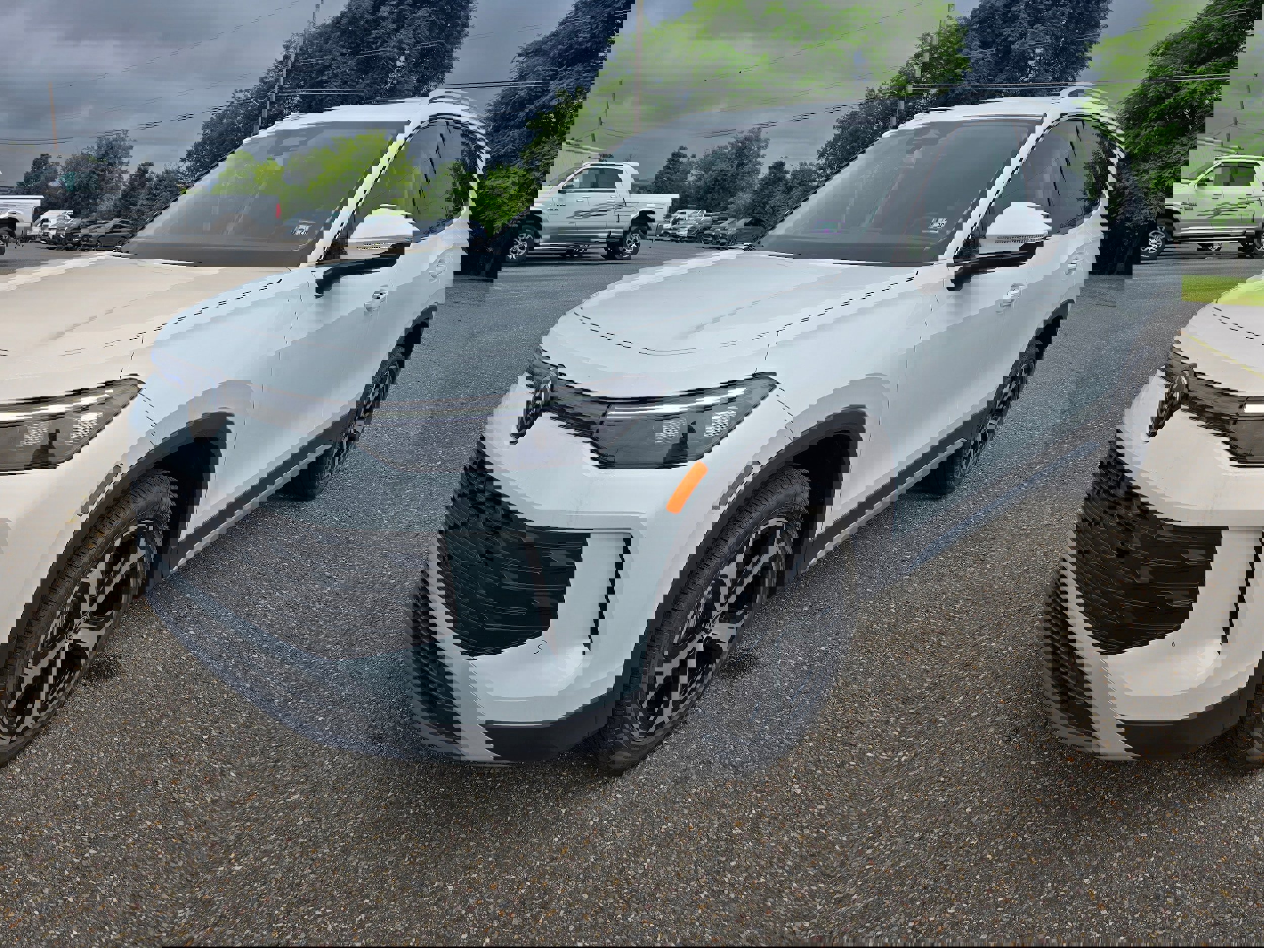 New 2025 Volkswagen Tiguan SE image 3