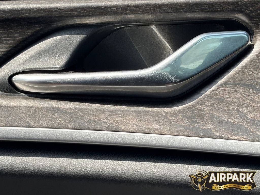 New 2026 Jeep Grand Cherokee Altitude AWD/4WD image 18