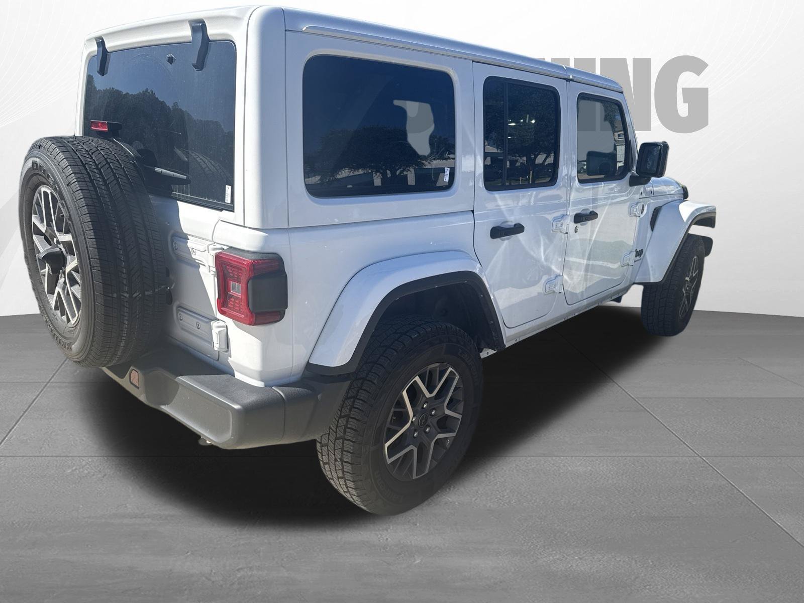 Used 2025 Jeep Wrangler Unlimited Sahara AWD/4WD image 4