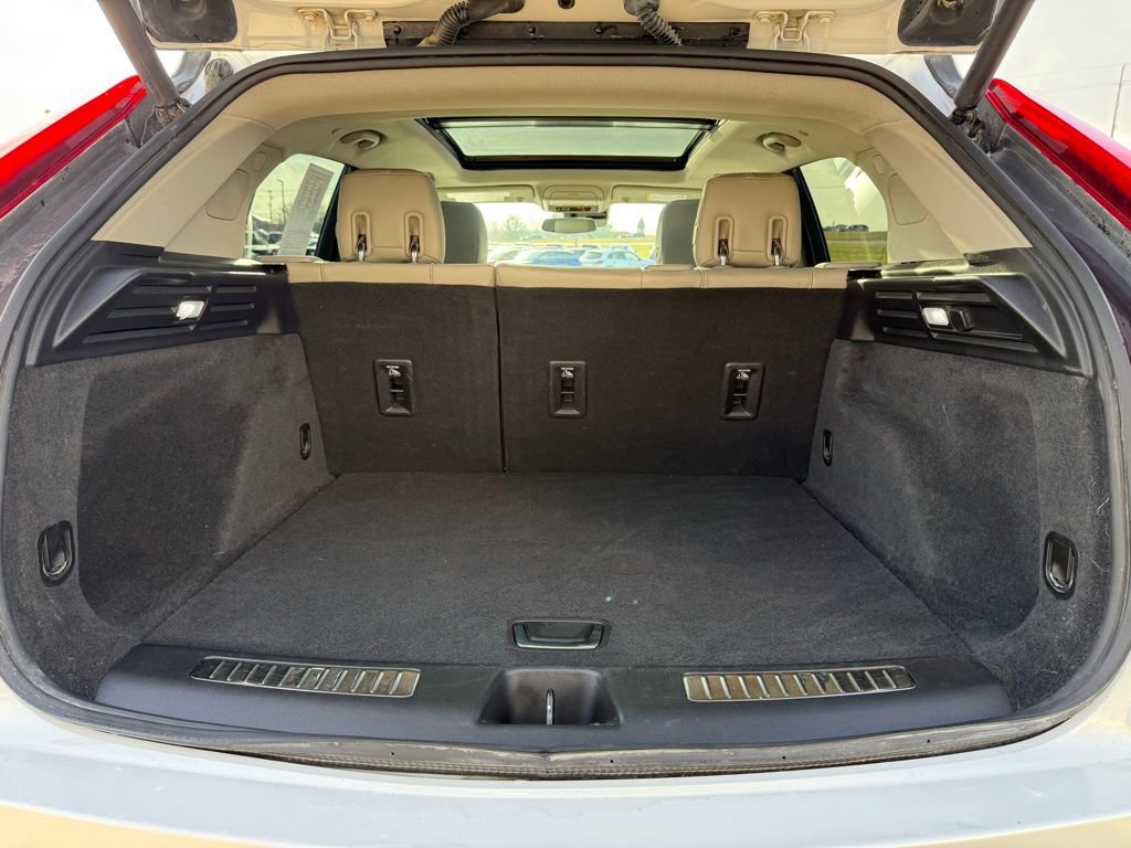 Used 2022 Cadillac XT4 Premium Luxury image 11